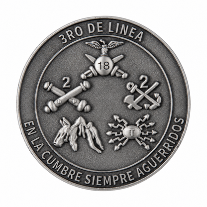 Moneda Yungay, cara gris con insignias y lema En la cumbre siempre aguerridos