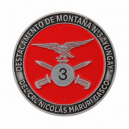 Moneda del Destacamento de Montaña N° 3 Yungay, cara roja con águila y espadas