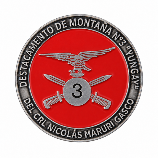 Moneda del Destacamento de Montaña N° 3 Yungay, cara roja con águila y espadas