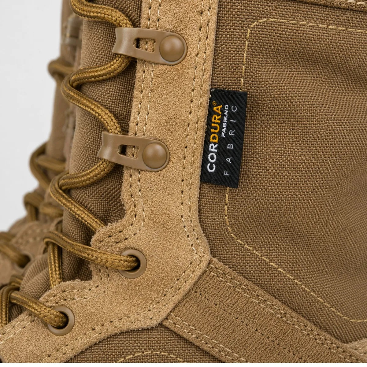 Detalle tejido Cordura y ganchos de cordón